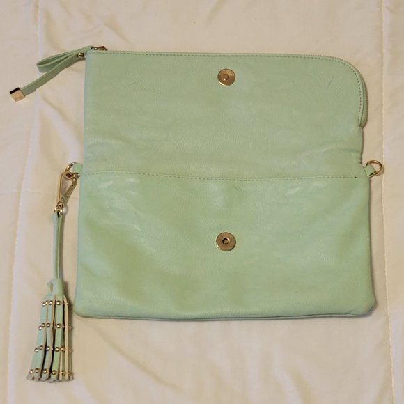 ❣️HP❣️Charming Charlie mint fold over snap/zip closure w/removable strap purse. - Picture 7 of 12